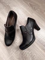 Tamaris Ankle Pumps Boots Schlupf Schuhe mit Zier-Riemchen Gr. 38 Niedersachsen - Hoya Vorschau