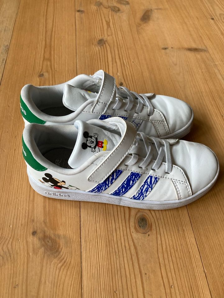 Adidas Schuhe Kinder in Hamminkeln