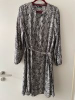 Blusenkleid Kleid Schlangenmuster Größe 48 Nordrhein-Westfalen - Simmerath Vorschau