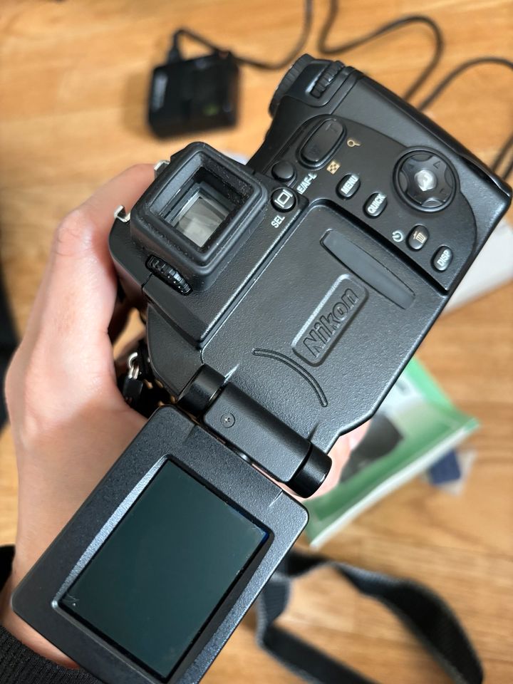 Nikon 8800 Coolpix Set mit Tasche und Ladekabel Digitalkamera in Berlin