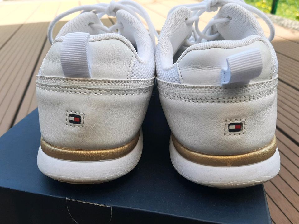 Tommy Hilfiger Sneaker weiß Gr. 39 in Hilden