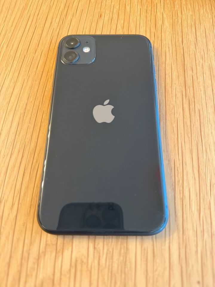 Apple IPhone 11 64 GB Schwarz in Hövelhof