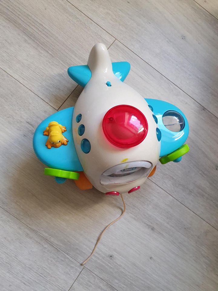 Baby Spielzeug Chicco Flugzeug mit Musik in Moers