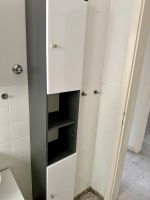 Hübscher hoher Schrank Badezimmer in grau / weiß Nordrhein-Westfalen - Bottrop Vorschau