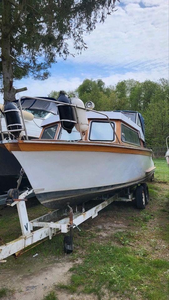 Kajütboot mit Liegeplatz in Zeuthen