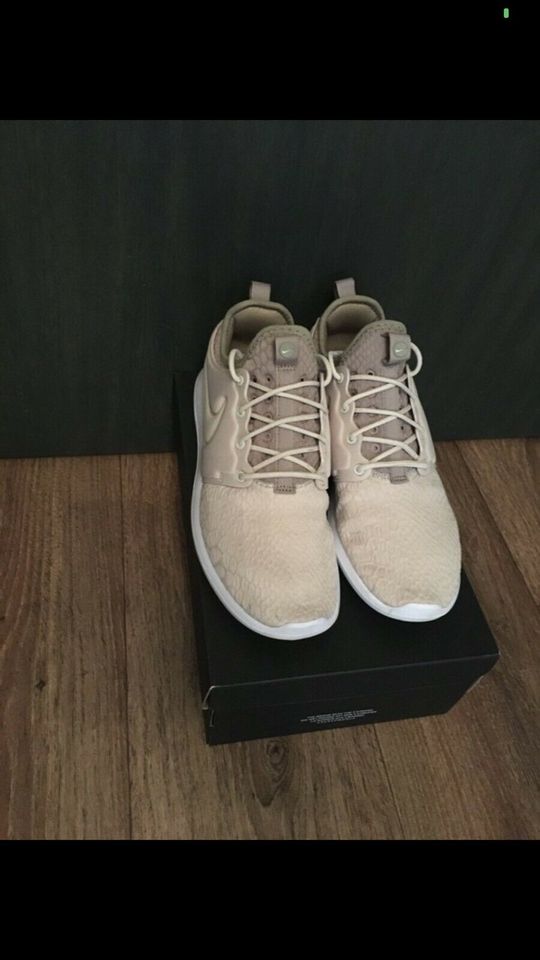 Nike Roshe Two SE 881188100 oatmeal beige Damen in Baden-Württemberg -  Göppingen | eBay Kleinanzeigen ist jetzt Kleinanzeigen