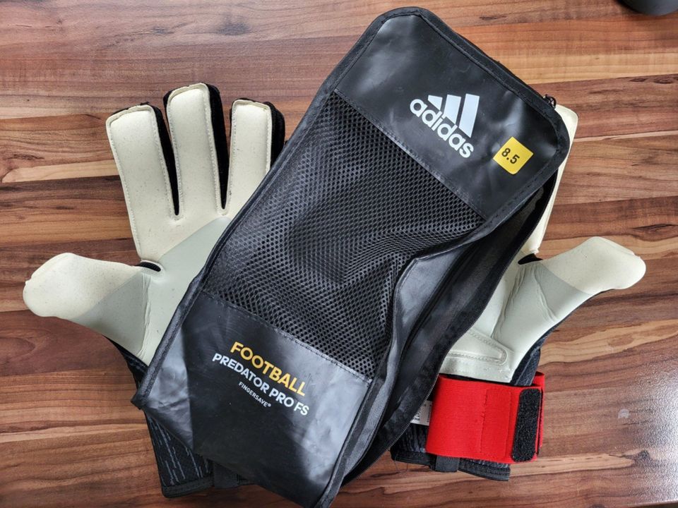 Torwart-Fußball-Handschuhe adidas Predator Pro Größe 8,5 in Marktheidenfeld