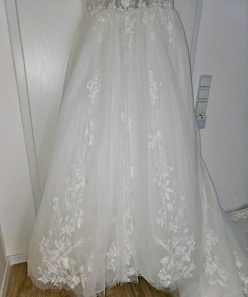 Brautkleid mit Schnürung, Prinzessin Brautkleid in Pulheim