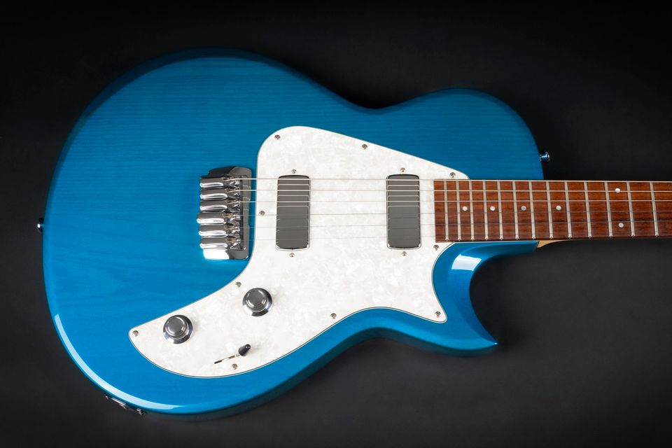 2009 Taylor USA SB1-X Classic Custom SolidBody Trans Blue in Niebüll