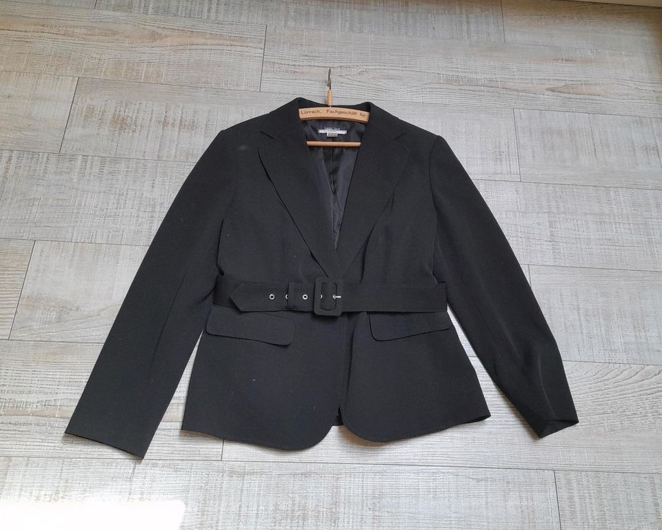 Blazer kurz Gürtel schwarz 40/42 top in Steinen