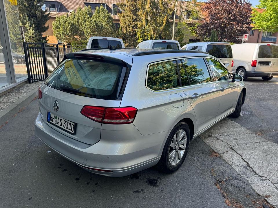 Volkswagen Passat Variant 2.0TDI Navi ACC Klimaaut. SHZ PDC in Hamburg