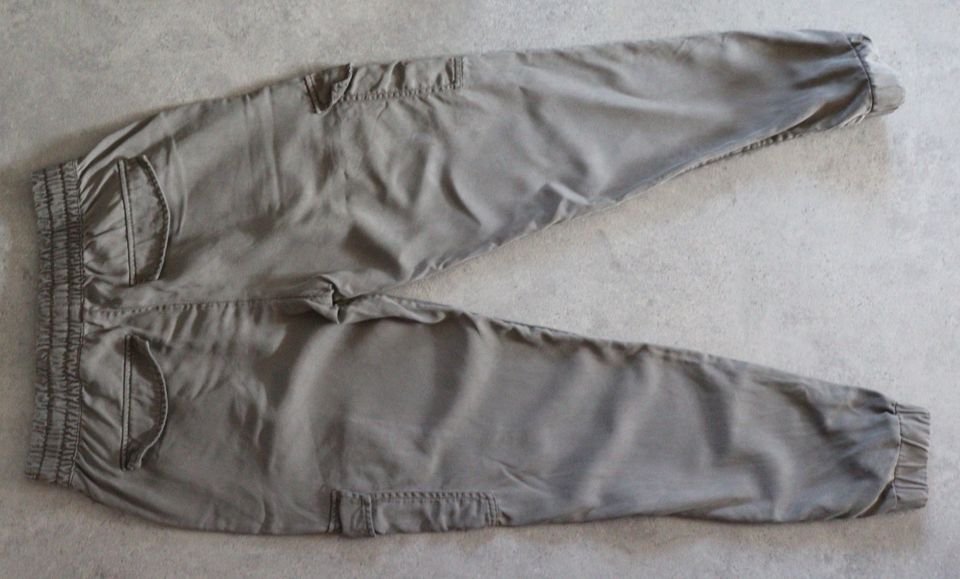 Gr. 34 Cargo Hose oliv khaki lockerer Schnitt, H&M in Hohenwestedt