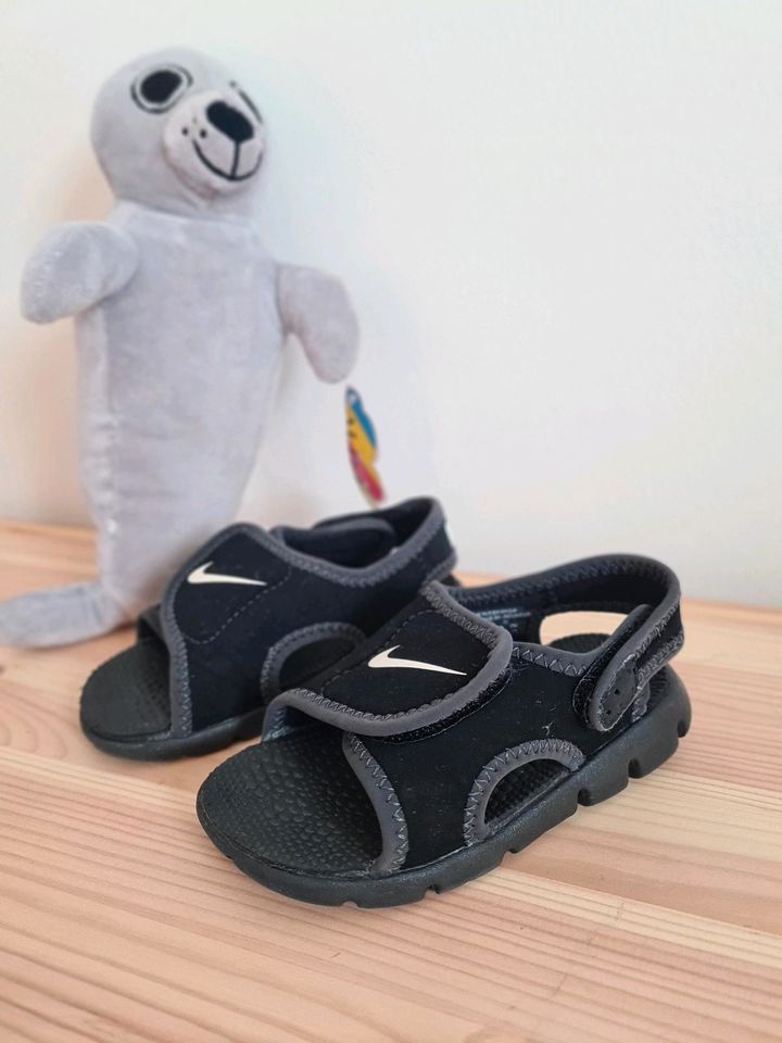 Nike Badeschuhe Sandalen 21 22 in Bayern - Straubing | Gebrauchte  Kinderschuhe Größe 21 kaufen | eBay Kleinanzeigen ist jetzt Kleinanzeigen