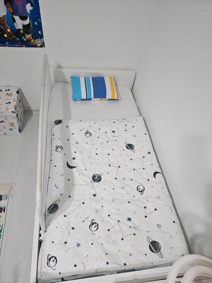 Kinderbett mit allem von Pinolino in Plochingen