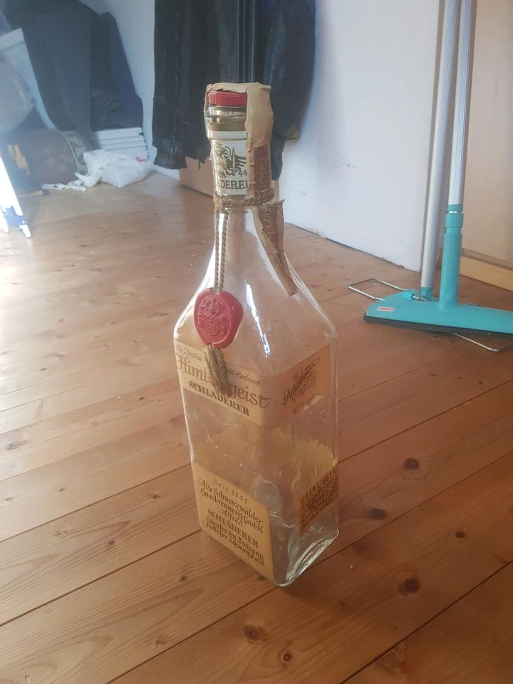 Himbeergeistflasche in Emskirchen