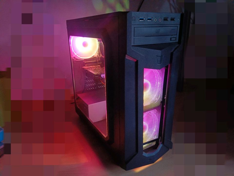 RGB Gaming Tower PC in Kirchberg