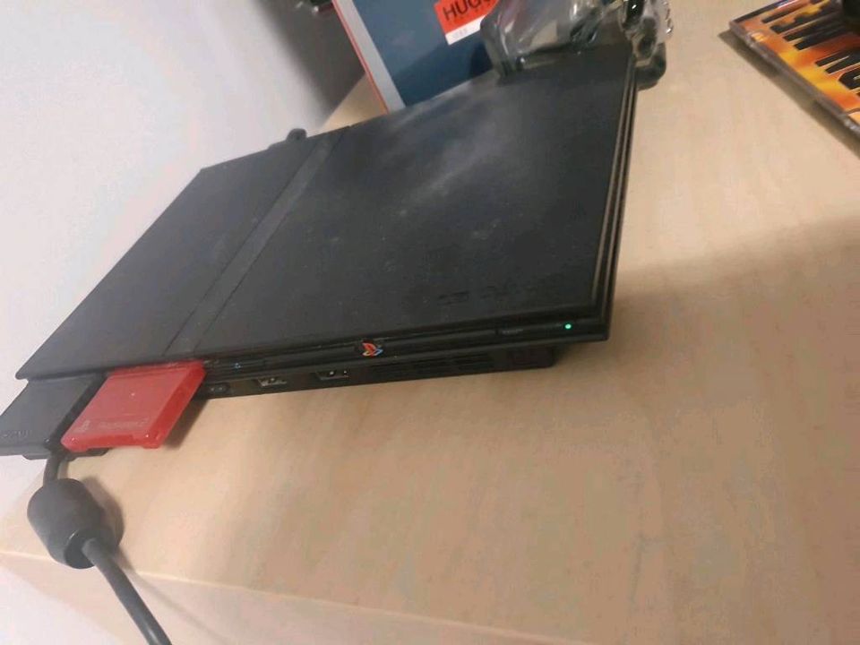 PS2 Slim mit 3 DualShock Controllern, 27 Spielen und FreeMcBoot in Nürnberg (Mittelfr)