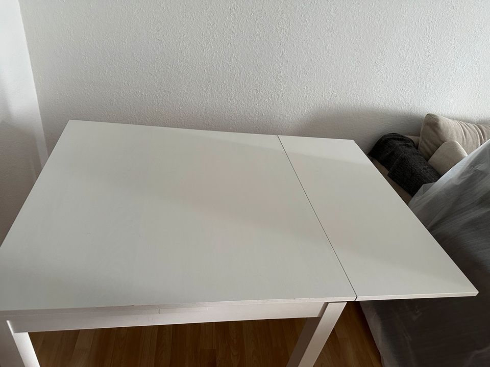 Tisch aufklappbar mit 4 Stühlen in Mannheim