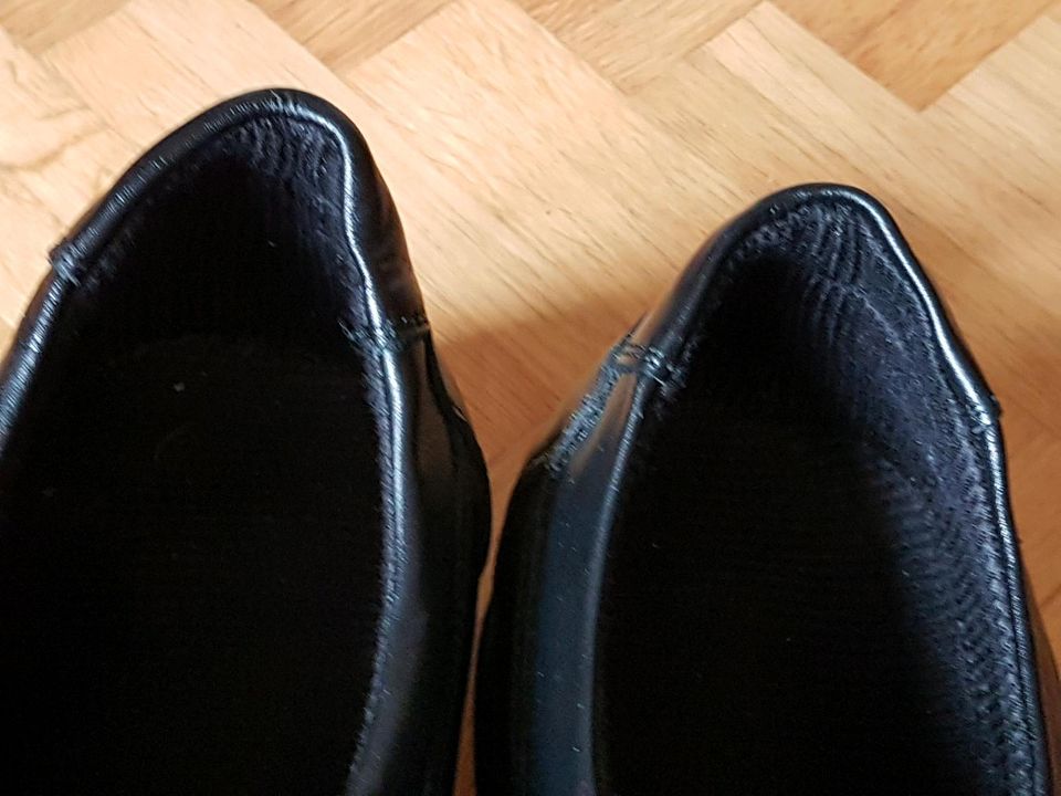 Neue Herrenschuhe Slipper schwarz 44 Leder Air in Vacha