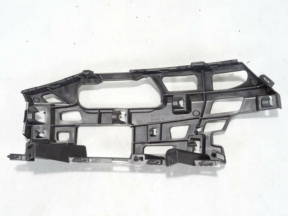 Skoda SuperB Stoßstange Hubzylinder halter vorne links 3V0807055 in Bochum