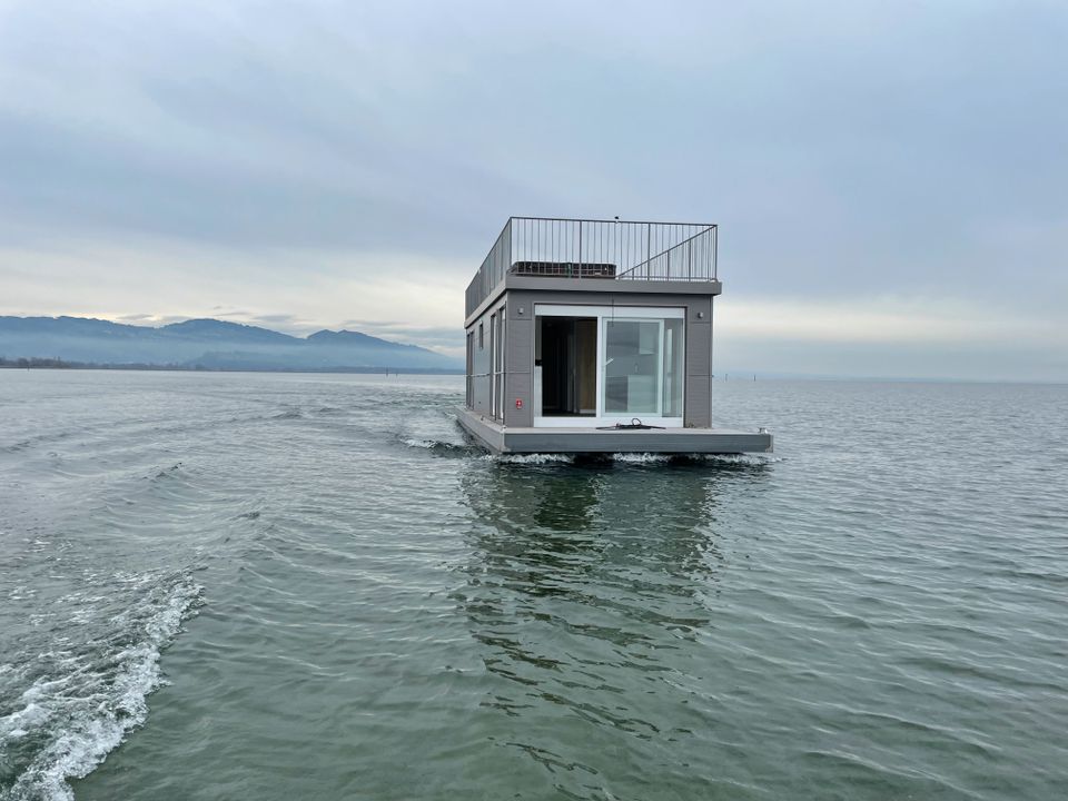 Hausboot mit zwei Elektromotoren in Berlin