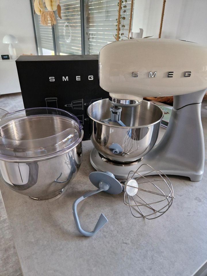 Smeg Küchenmaschine creme in Betzdorf