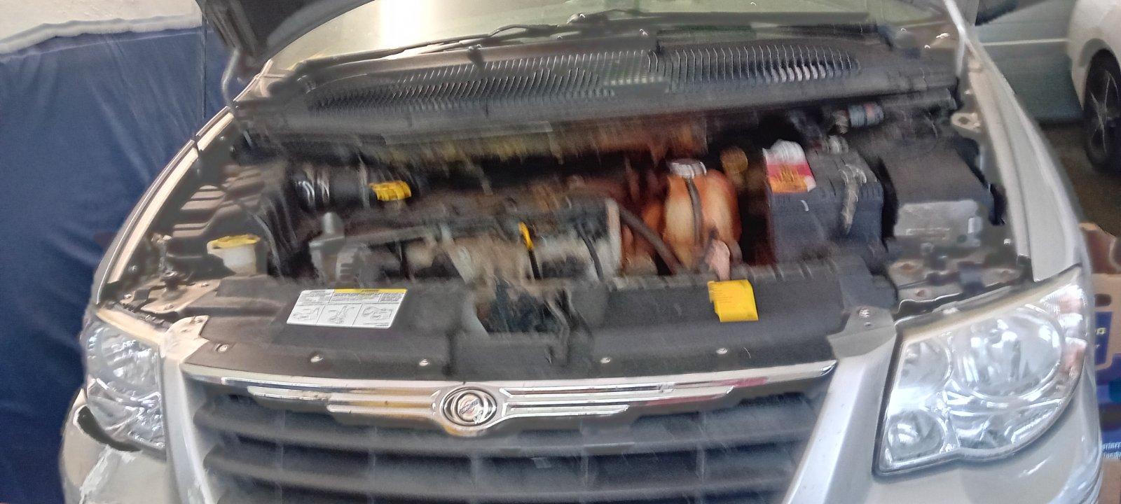 Abbildung des Autos CHRYSLER VOYAGER RG 2,8 …