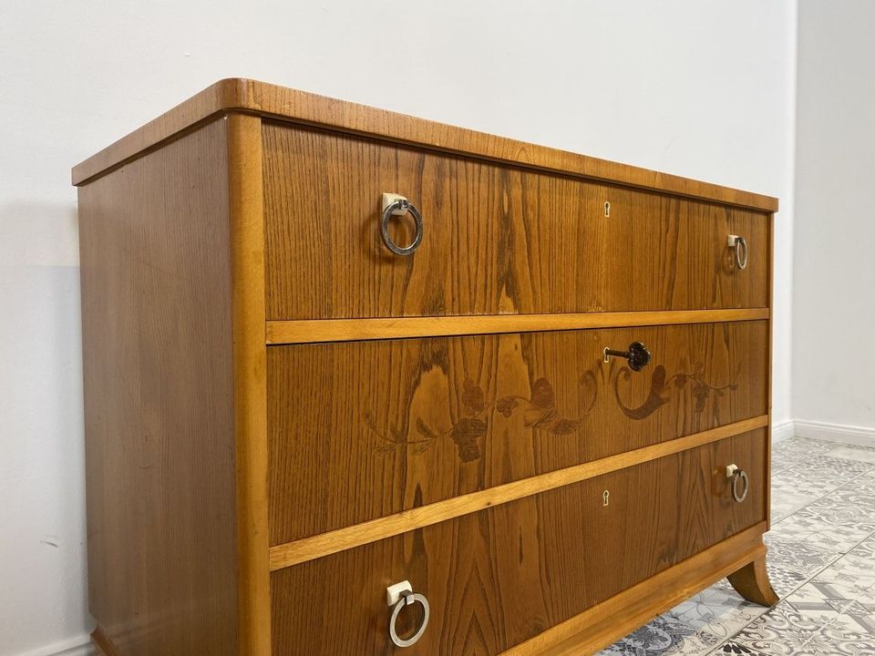 WMK Stilvolle & sehr gut erhaltene skandinavische Schubladenkommode aus vollem Holz mit feinen intarsien & Messinggriffen  # Kommode Sideboard Schrank Wäschekommode Flurkommode Retro Mid-Century 50er in Berlin