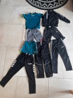 Sportsachen (Hummel/ Adidas) komplett Set Gr. 128 Sachsen - Nossen Vorschau