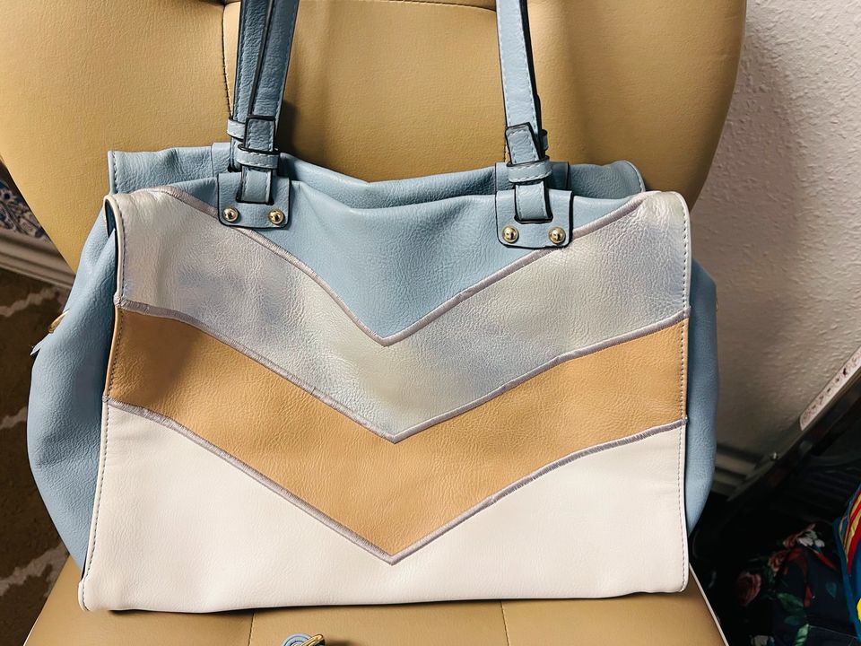 Tasche Handtasche neuwertig hellblau in Berlin