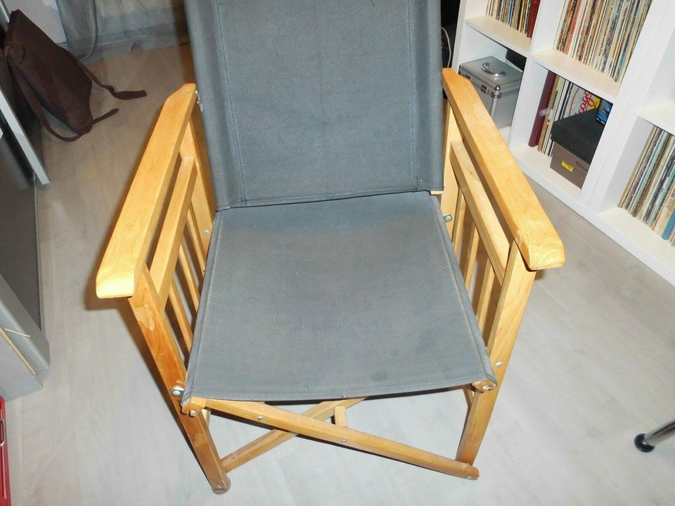 Ich biete ein Regiestuhl Klappstuhl aus Holz mit Stoff bestückt in Gummersbach