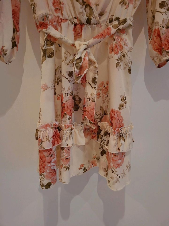 Kleid Shein 36 38 S M langarm Blumen creme beige in Amtzell