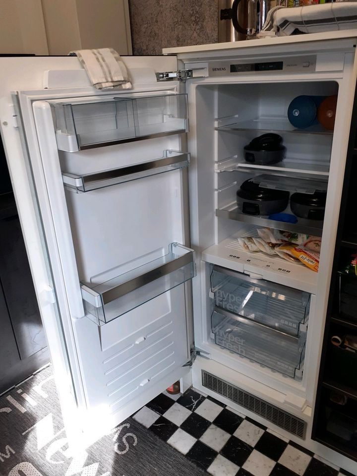Einbau-Kühlschrank in Neu-Anspach