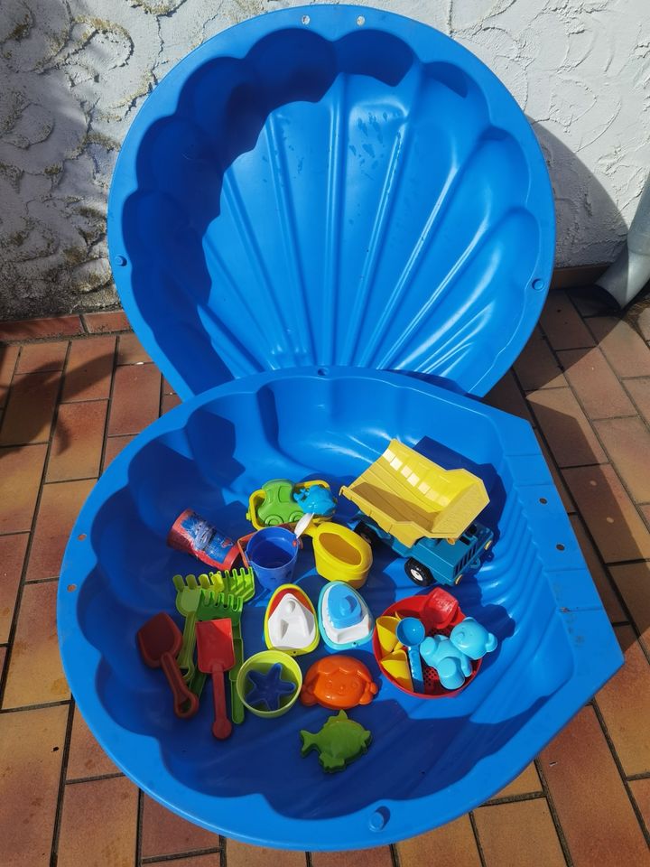 Sandspielzeug (Schaufel, Förmchen, Bagger, Gießkanne, Eistüten…) in Kerpen