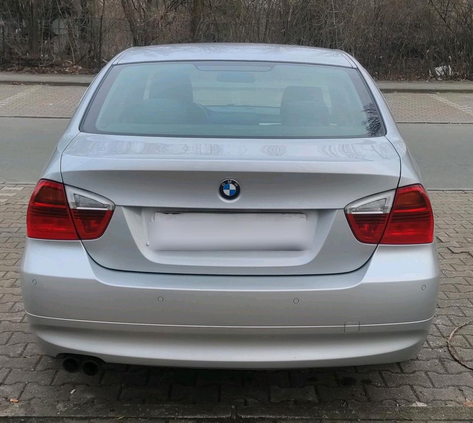 BMW 325i Limousine E 90 in Berlin