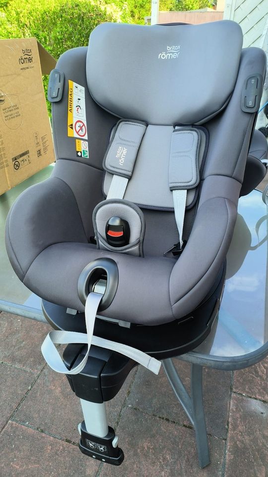 Britax Römer iSense Babyschale + Folgesitz + Basisstation in Framersheim