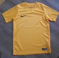 Nike Sport Shirt 128-137 Baden-Württemberg - Backnang Vorschau