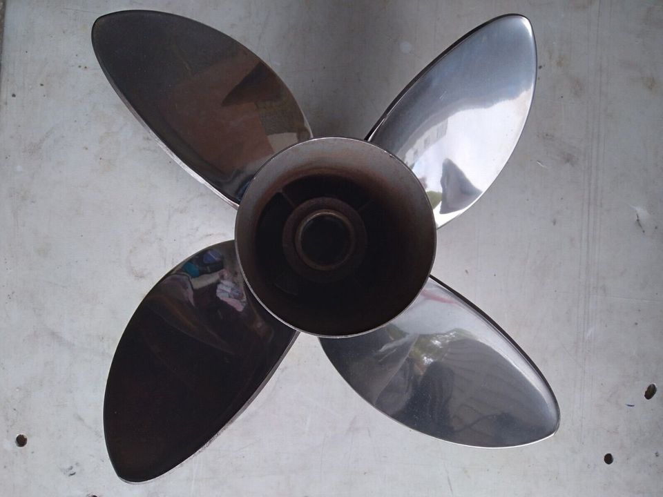 Mercury bravo 1 propellers 22P x 2 in Langenberg