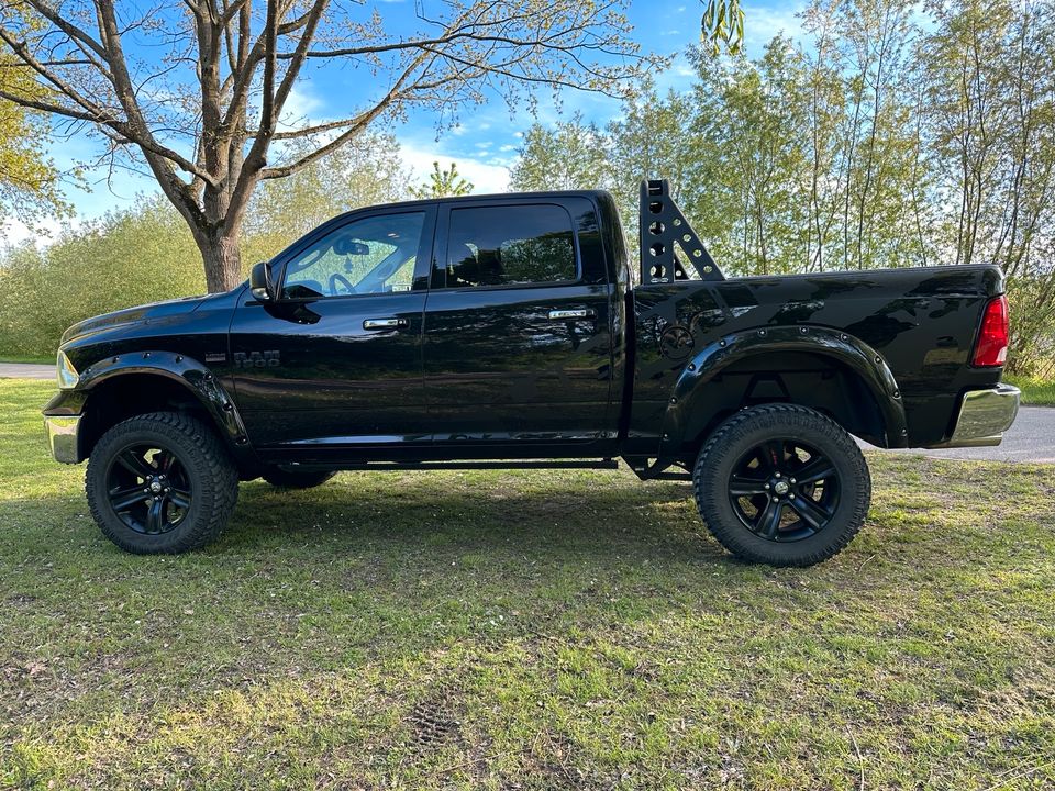 Dodge RAM 1500 5,7 HEMI wenig KM Hoch Breit in Waghäusel