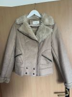 Schöne Lederjacke Vila mit Fell Größe M in beige Nordrhein-Westfalen - Rheda-Wiedenbrück Vorschau