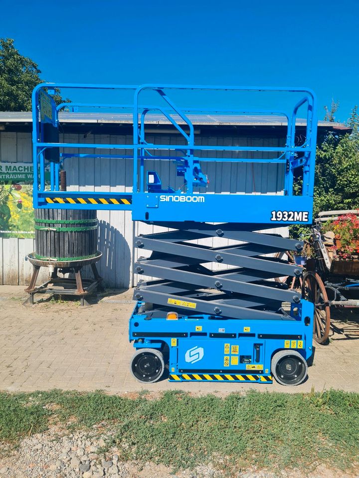 Arbeitsbühnen Minibagger Radlader Häcksler Baumaschinen Vermietung in Gottenheim