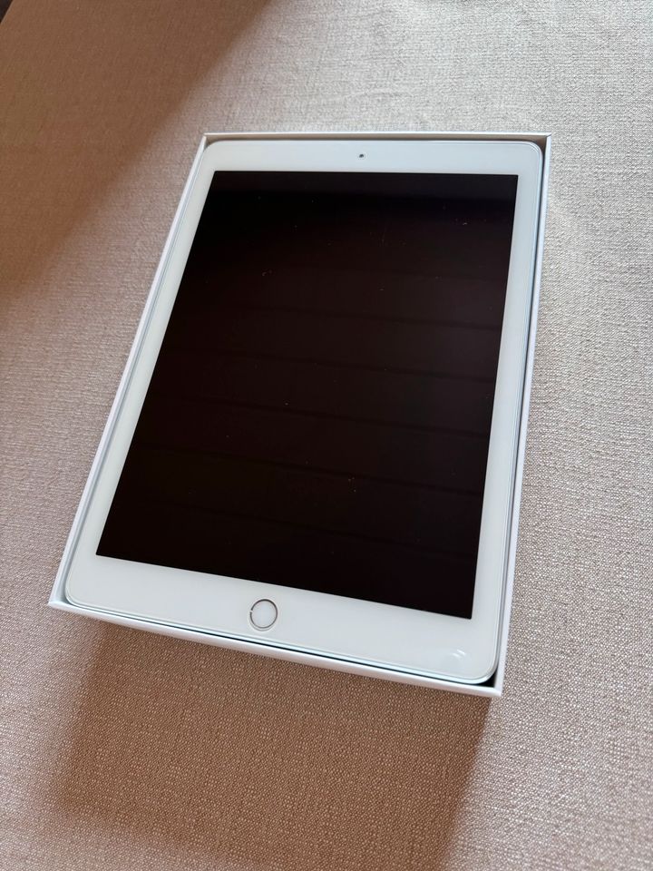 Apple iPad Air 2 Wifi Cellular 32 GB silber in OVP in Göttingen