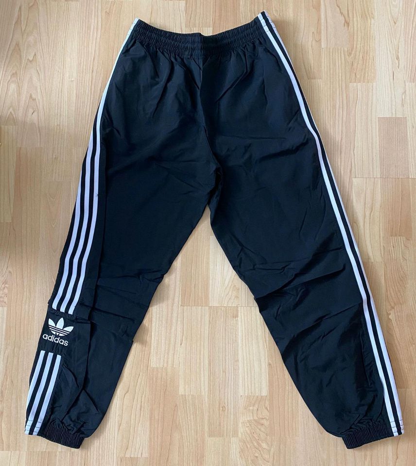 Adidas track pants Jogginghose in Schwäbisch Gmünd