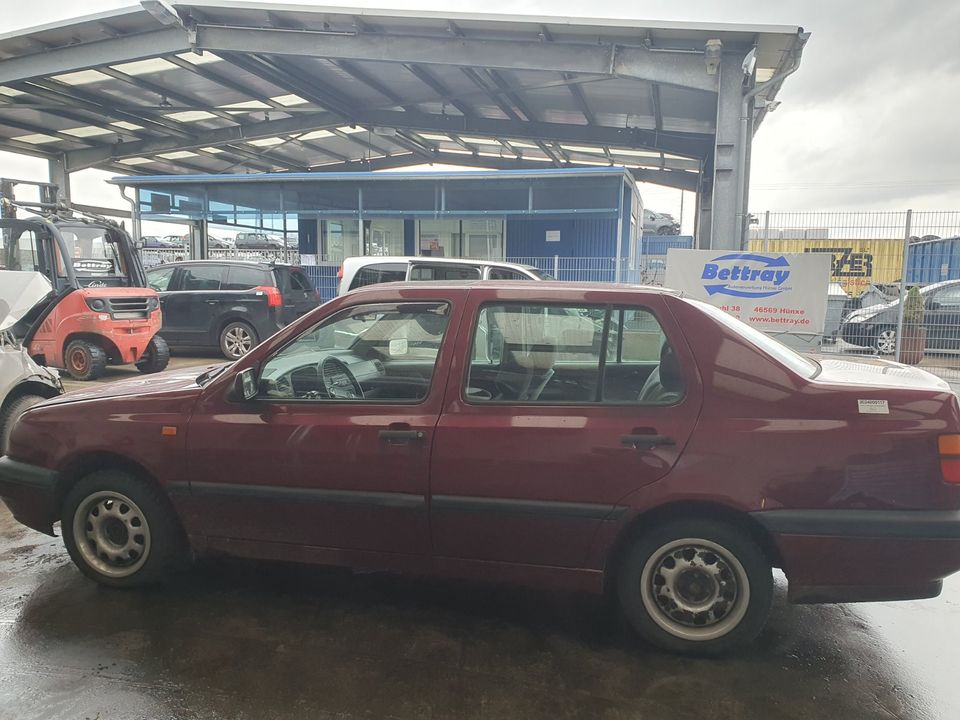 Schlachtfest! VW Vento 1HXO 1,9l TDi 55KW 75PS Bj. 06/1995 in Hünxe