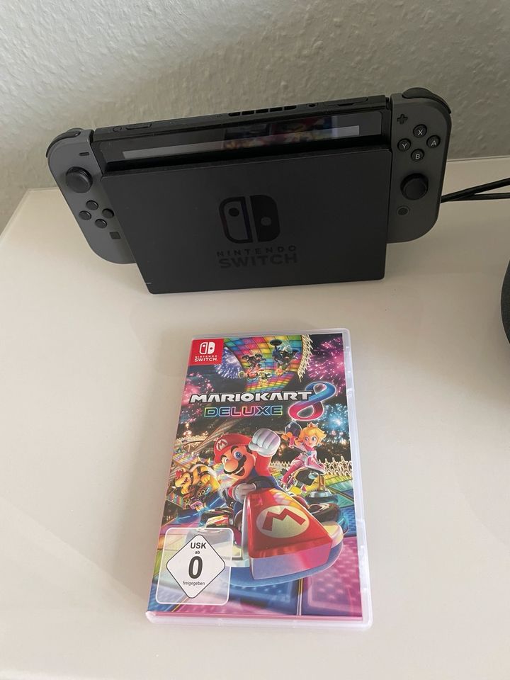 Nintendo Switch + Mario Kart 8 Deluxe in Hamburg