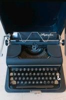 Vintage Olympia Schreibmaschine inkl. Koffer Duisburg - Rumeln-Kaldenhausen Vorschau