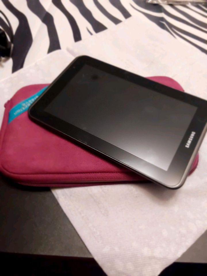 Kleines SAMSUNG Tablet A10.1 schwarz incl.Tasche und Ladegerät in Gailingen am Hochrhein