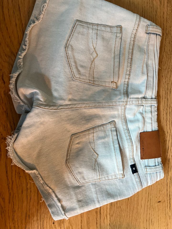 3 Shorts Jeans / Jogger grau blau 158 in Wiesbaden