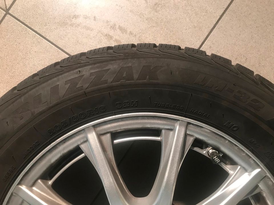 Mercedes C-Klasse Winterräder / Winterreifen auf Alu 205/60 R16 in Stuttgart