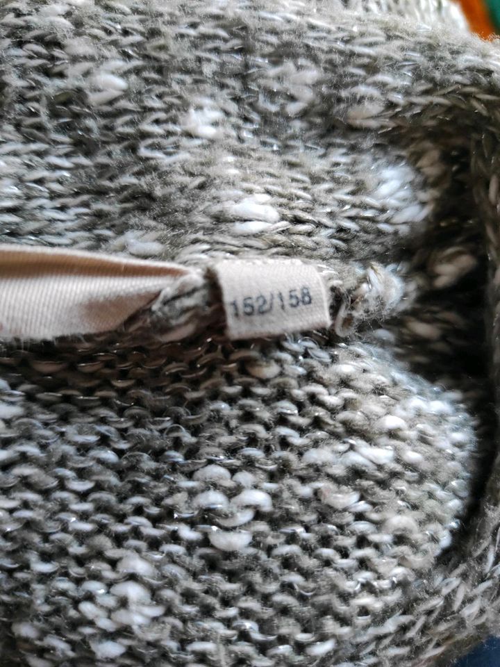 Mädchen Strickjacke Gr. 152/158 in Haarbach